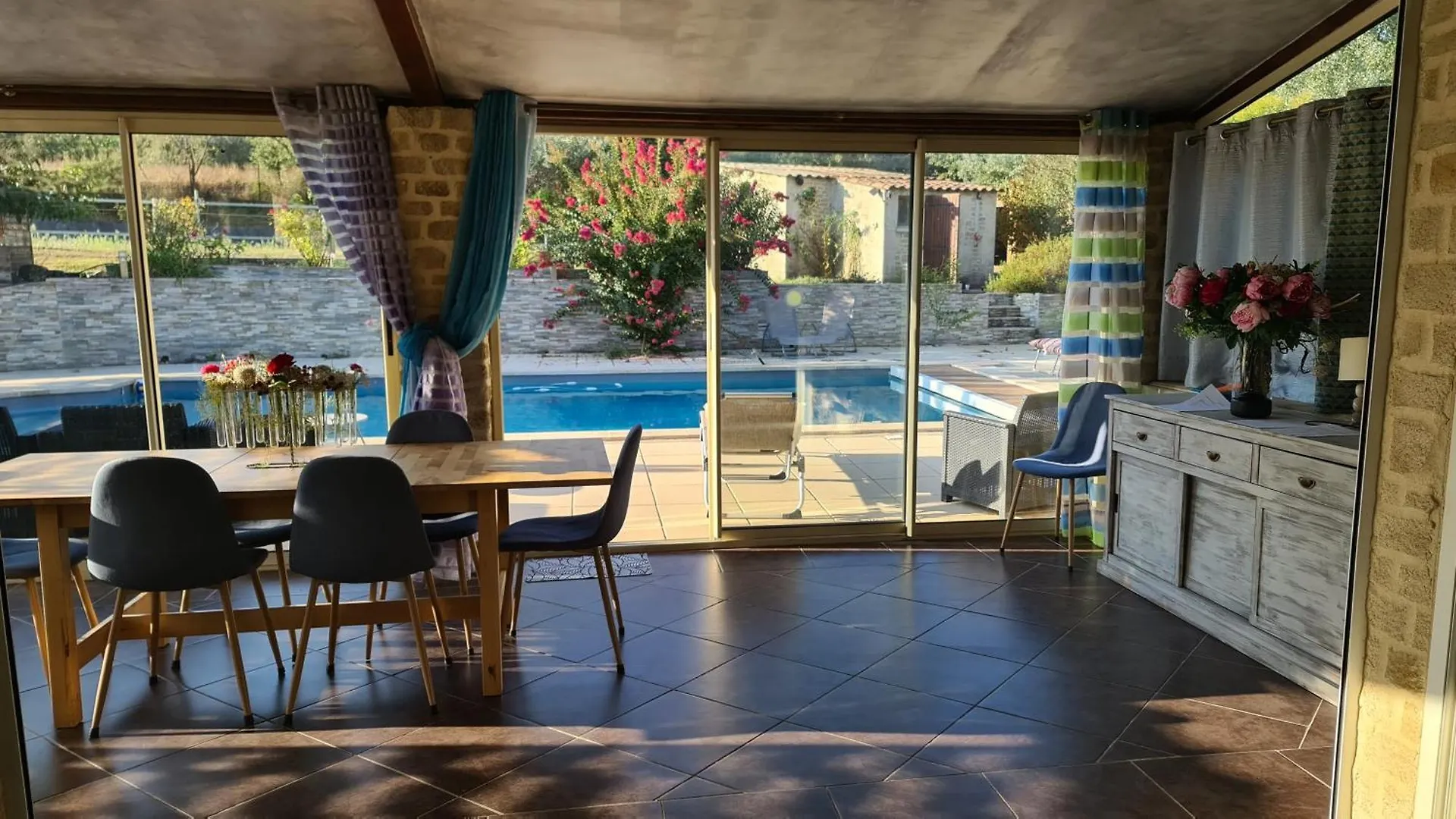 Eden House Villa 200 M2, 4 Chamb 4 Sdb, Piscine Privee, Jardin Clos 4000 M2, Parking location